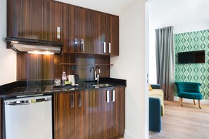 Studio, Kitchenette (PMR sur demande) | Private kitchen | Fridge, microwave, espresso maker, coffee/tea maker