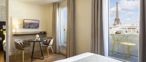 Studio, Balcony (Eiffel Tower View) | Living room