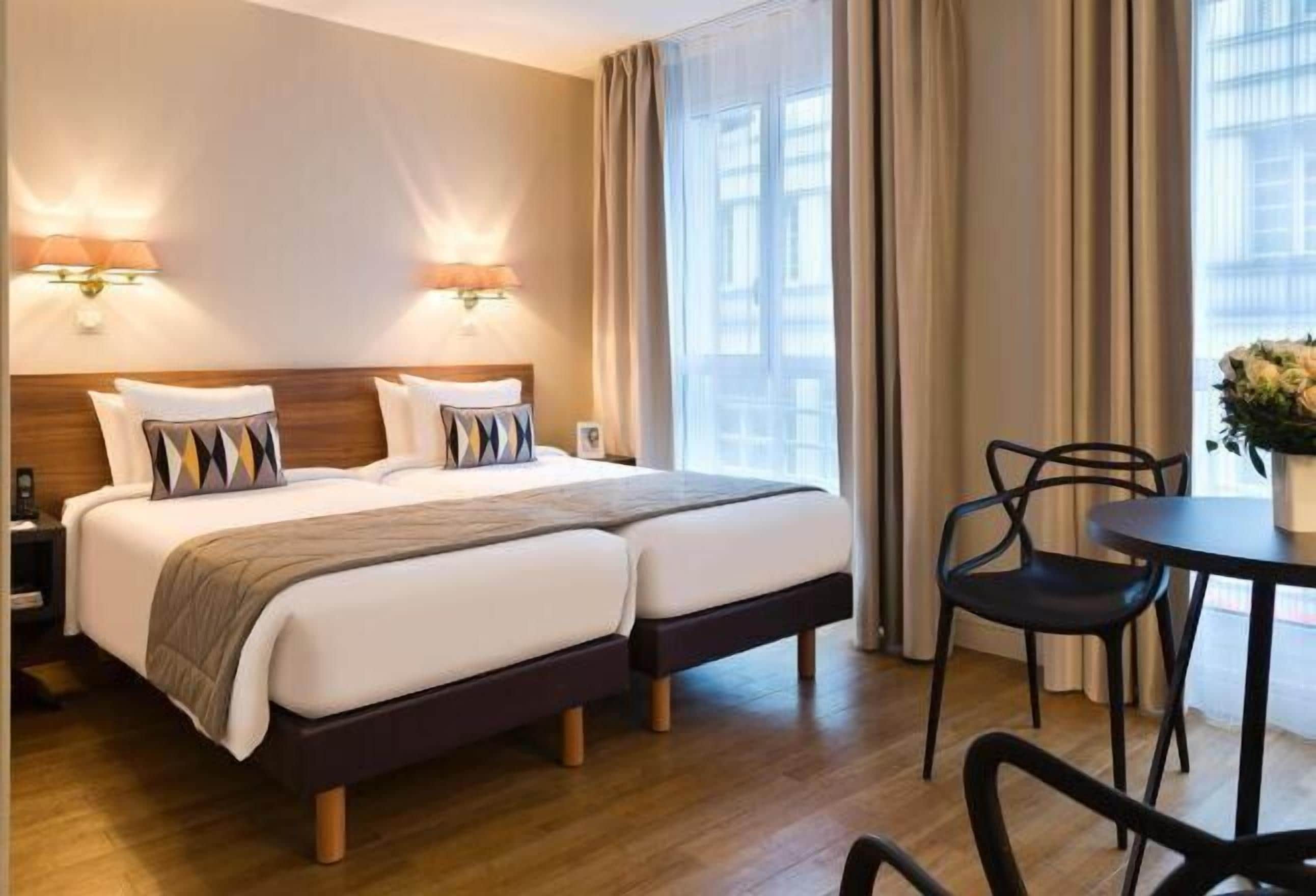 Premium bedding, in-room safe, desk, blackout drapes