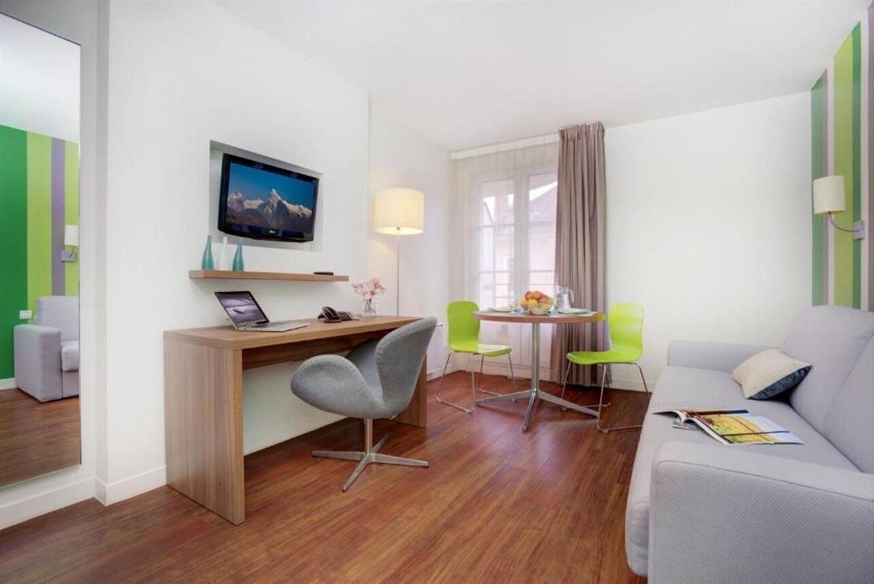 Coffres-forts dans les chambres, bureau, rideaux occultants