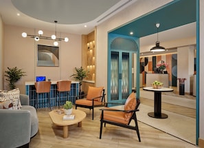 Coin salon dans le hall