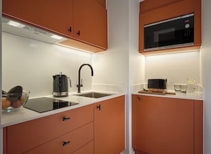 Studio Classique | Cuisine privée | Réfrigérateur, micro-ondes, plaque de cuisson, cafetière/bouilloire