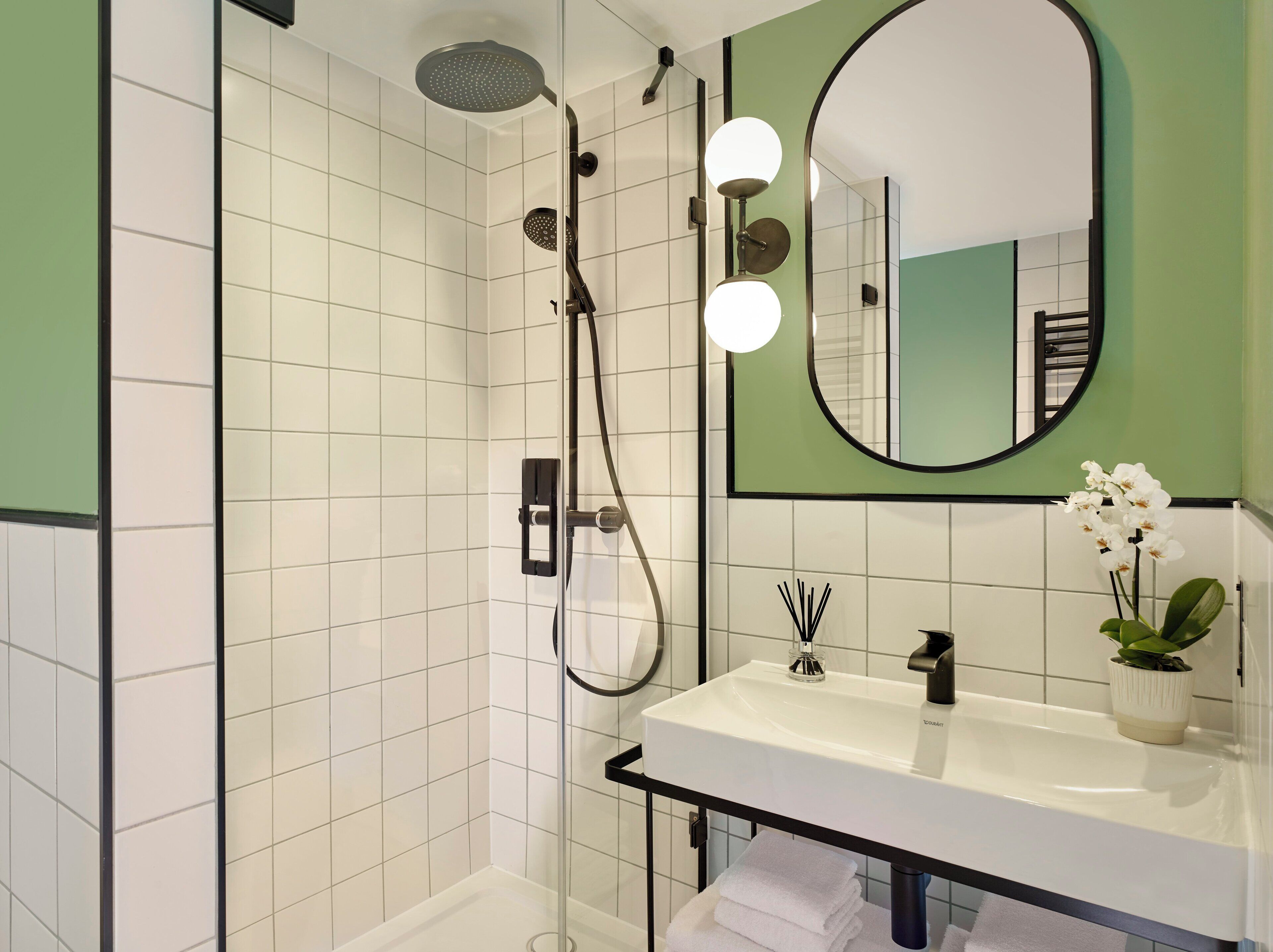 Executive Apartment, 1 Double Bed with Sofa bed (1-Bedroom Apartment Executive) | Bathroom | Shower, rainfall showerhead, free toiletries, hair dryer