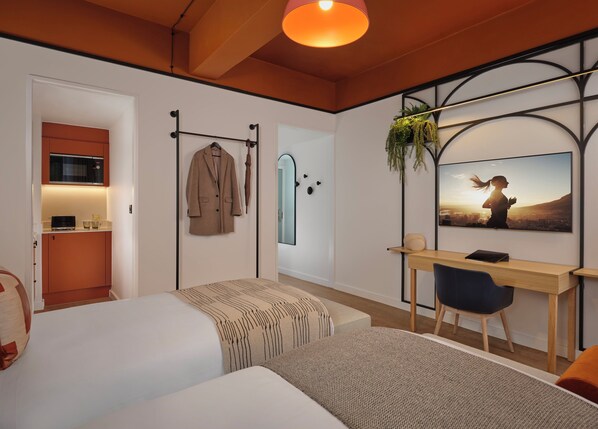 Habitación estándar, 1 cama doble | Caja fuerte, escritorio, cortinas opacas y sistema de insonorización