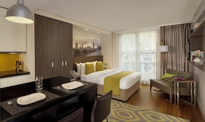 Studio | Egyptian cotton sheets, premium bedding, in-room safe, desk - Citadines Trafalgar Square London (London)