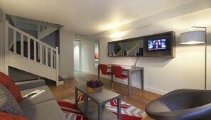 Apartment, 2 Bedrooms | Egyptian cotton sheets, premium bedding, in-room safe, desk - Citadines Trafalgar Square London (London)