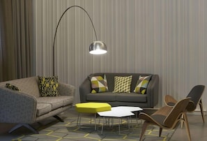 Lobby sitting area - Citadines Trafalgar Square London (London)