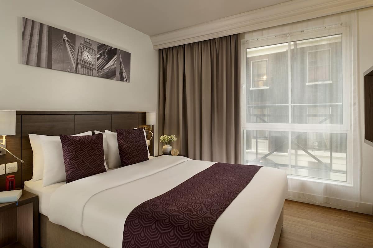 Apartment, 1 Bedroom | Egyptian cotton sheets, premium bedding, in-room safe, desk