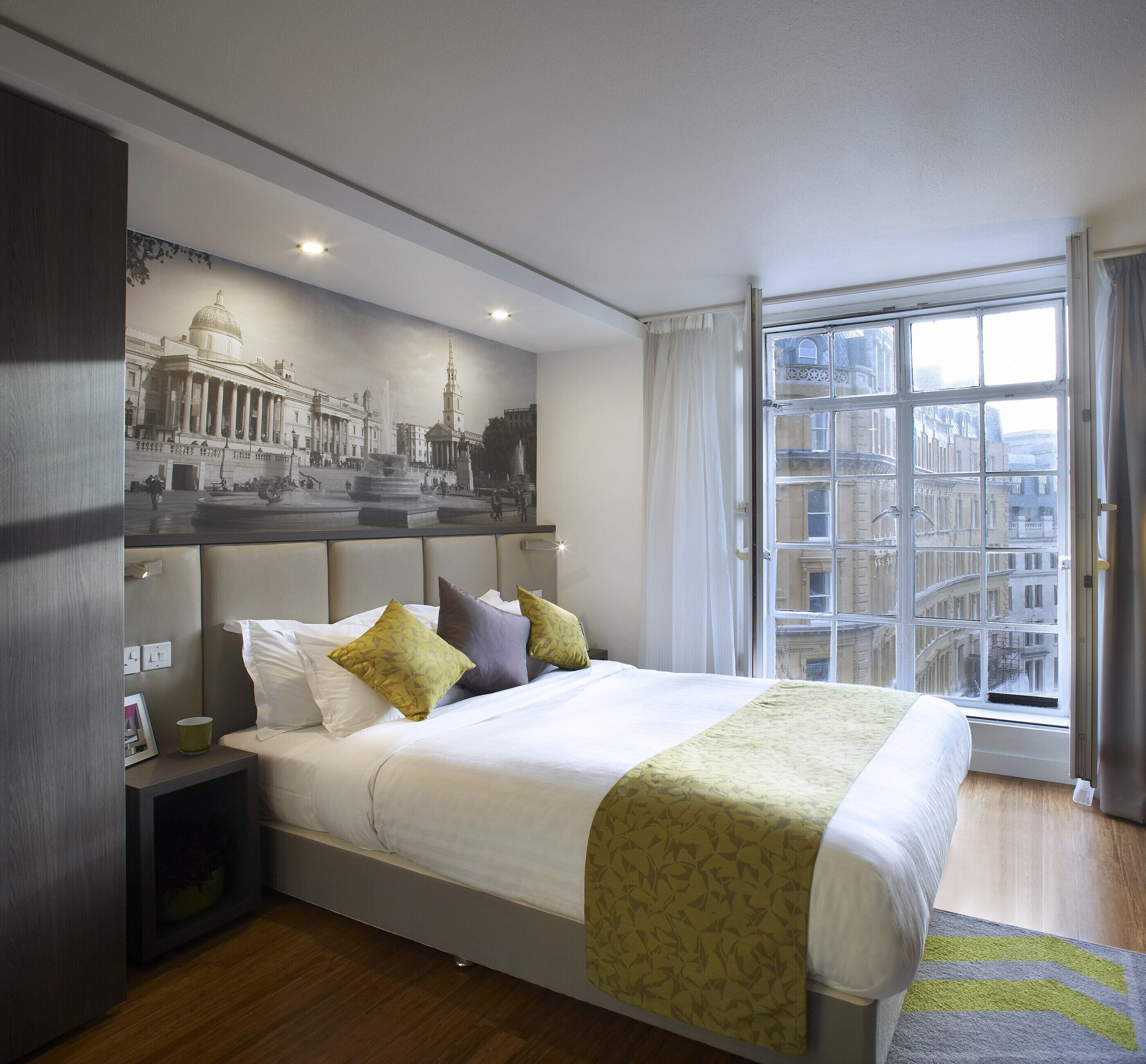 Egyptian cotton sheets, premium bedding, in-room safe, desk