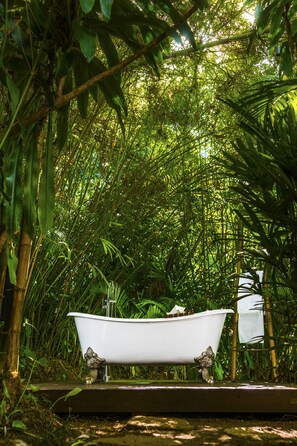 Classic Villa, 4 Bedrooms, Private Pool | Bathroom | Separate tub and shower, free toiletries, hair dryer, bathrobes