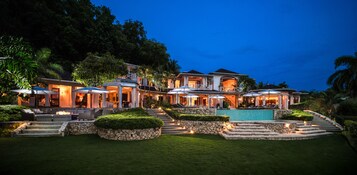 Estate Villa 5 bedroom | In-room safe, desk, iron/ironing board, free WiFi