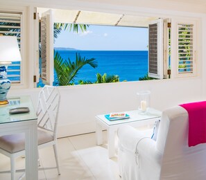 1 habitación, caja de seguridad en la habitación y escritorio 
