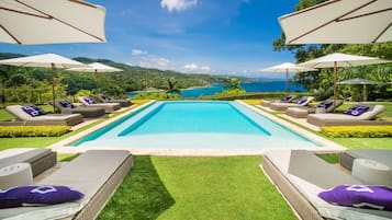 Estate Villa 5 bedroom | Pool | 2 udendørs pools, parasoller, liggestole