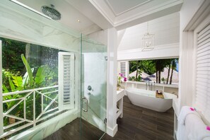 Signature Villa, 5 Bedrooms, Private Pool | Bathroom | Separate tub and shower, free toiletries, hair dryer, bathrobes - Round Hill Hotel And Villas (Montego Bay)