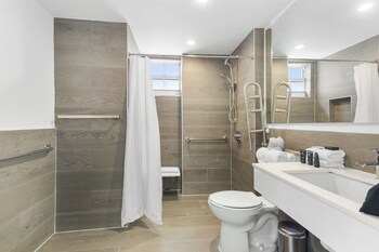 Accessible Two bedroom Luxury Suite | Bathroom | Combined shower/tub, eco-friendly toiletries, hair dryer, towels at Fortune House Hotel Suites