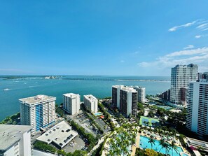 Vista para praia/oceano