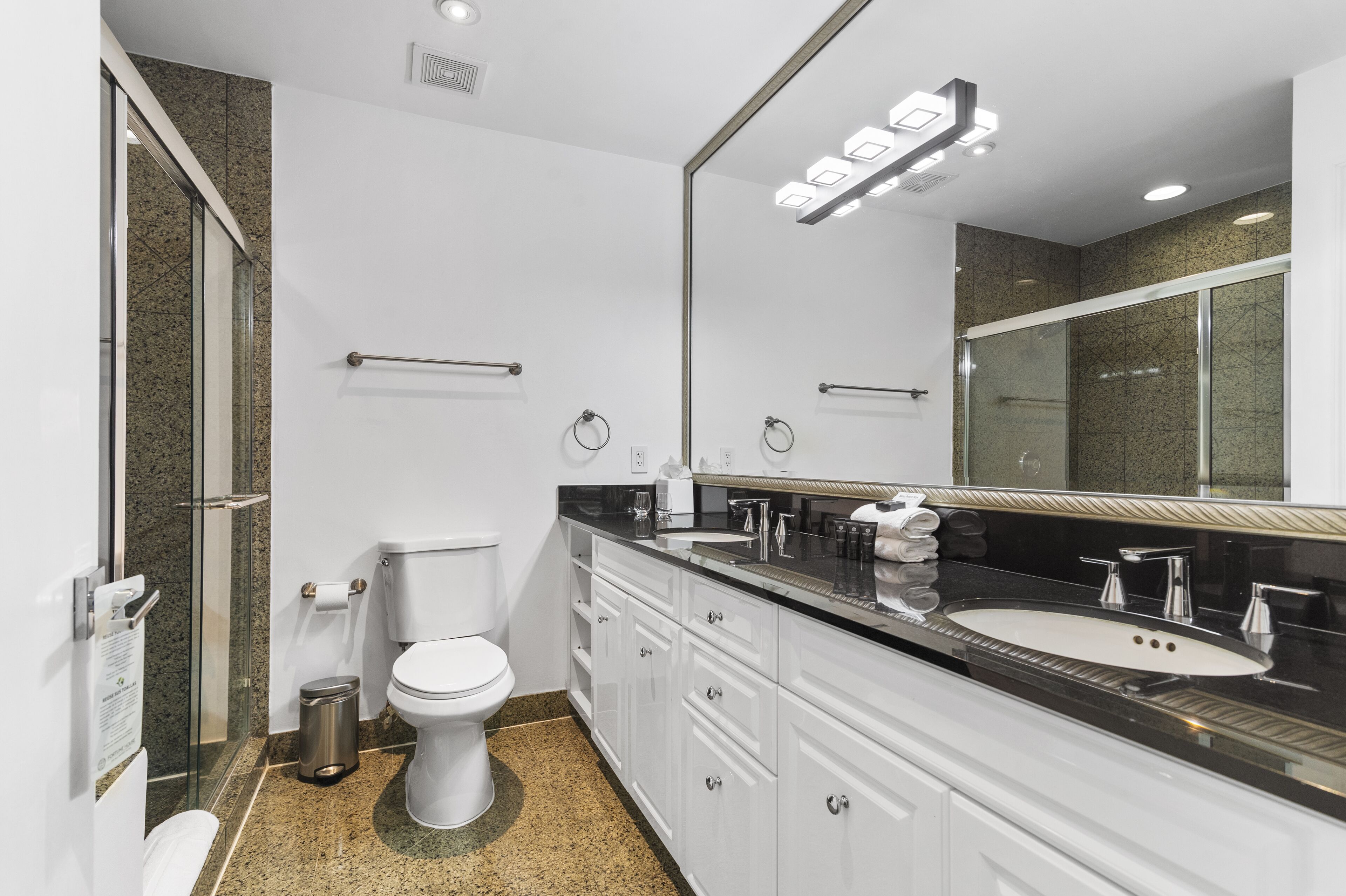 luxury penthouse, 2 bedrooms | bathroom | combined shower/bathtub, eco-friendly toiletries, hair dryer, towels