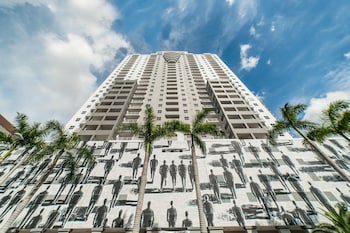 Hotel exterior and entrance at Fortune House Hotel Suites