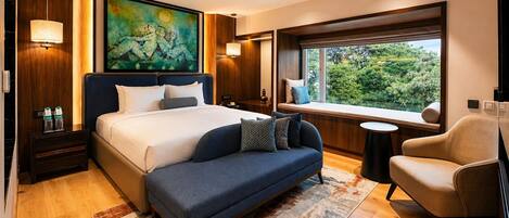 Suite, 1 King Bed, Non Smoking | Premium bedding, memory foam beds, minibar, in-room safe