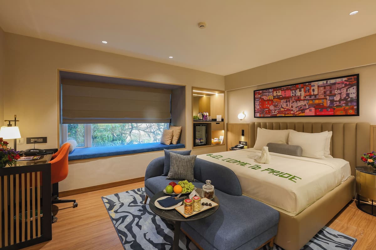 Premium-Zimmer, 1 Doppelbett | Hochwertige Bettwaren, Betten mit Memory-Foam-Matratzen, Minibar