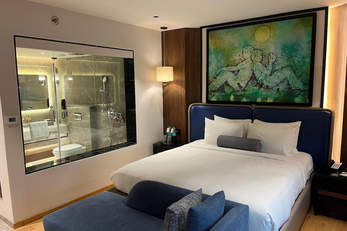 Suite de lujo, 1 cama King size, para no fumadores | Ropa de cama de alta calidad, camas con efecto memoria y minibar
