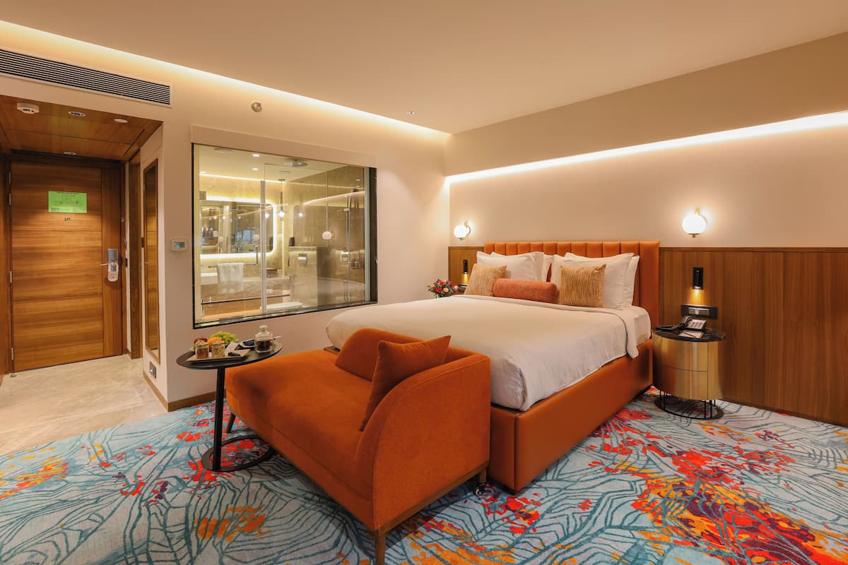 Premium Room, 1 Double Bed | Premium bedding, memory foam beds, minibar, in-room safe