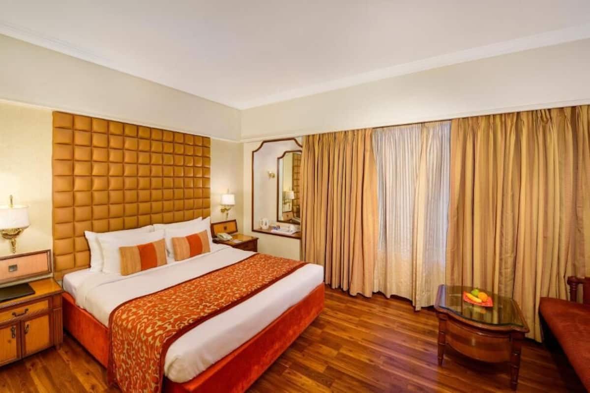 Premium bedding, memory foam beds, minibar, in-room safe