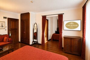 Executive Suite | Premium bedding, in-room safe, desk, soundproofing - Hotel Sari Konak (Istanbul)