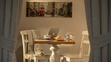 In-room safe, individually decorated, desk, soundproofing