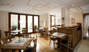 Bao gồm bữa sáng buffet hàng ngày 