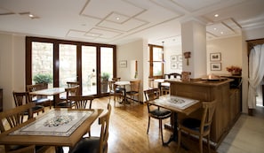 Bao gồm bữa sáng buffet hàng ngày