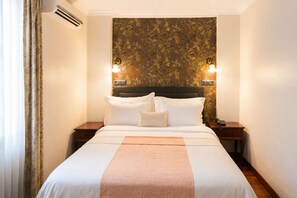 Chambre supérieure double ou avec lits jumeaux | Literie de qualité, coffre-fort, bureau, système d’insonorisation