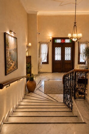 Reception - Hotel Sari Konak (Istanbul)
