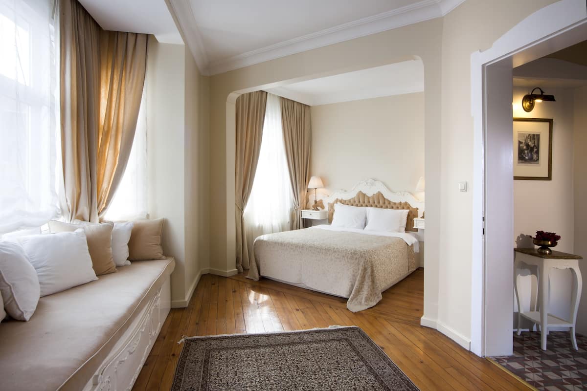 Family Room | In-room safe, individually decorated, desk, soundproofing