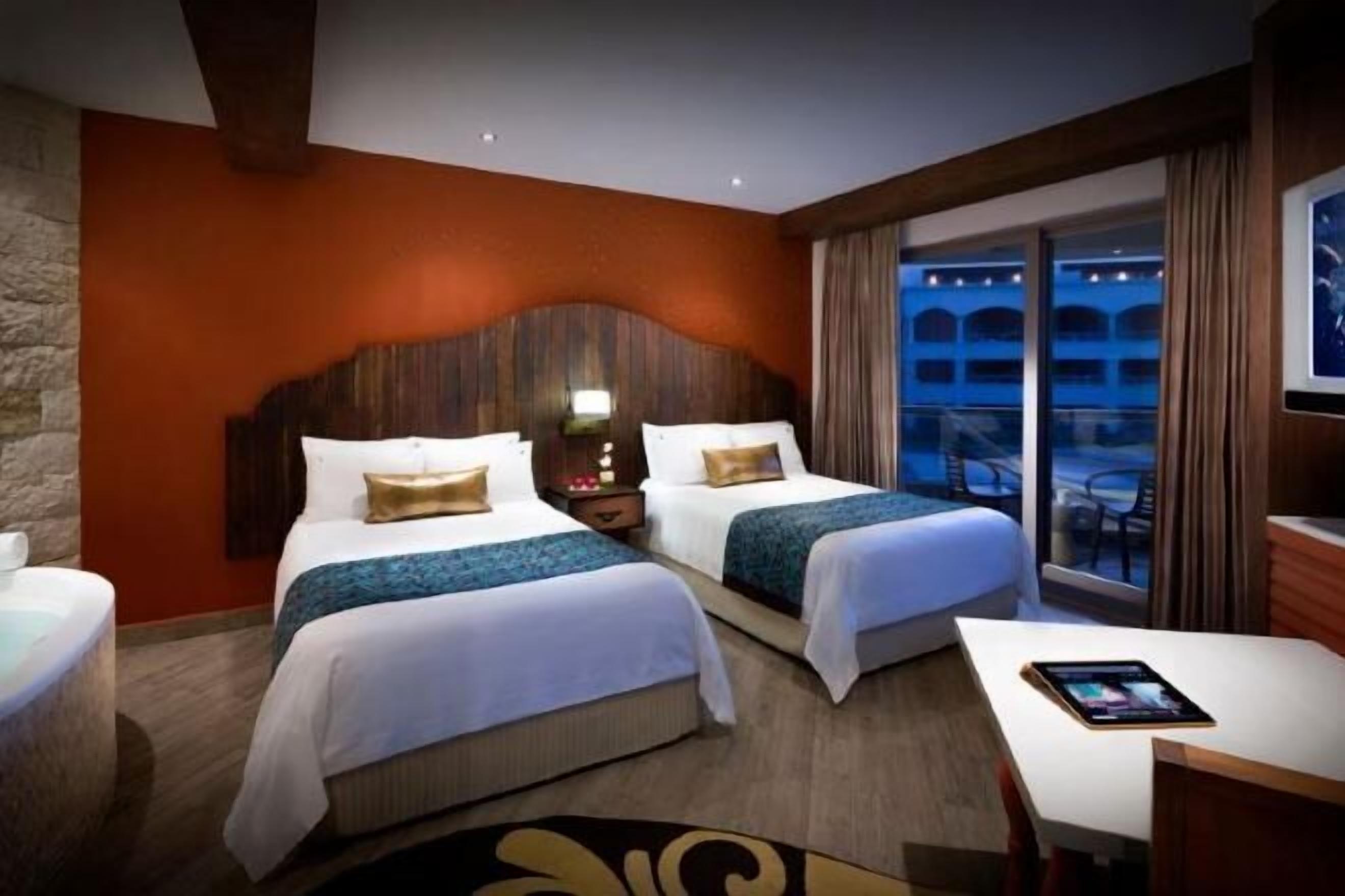 Premium bedding, in-room safe, blackout drapes, iron/ironing board