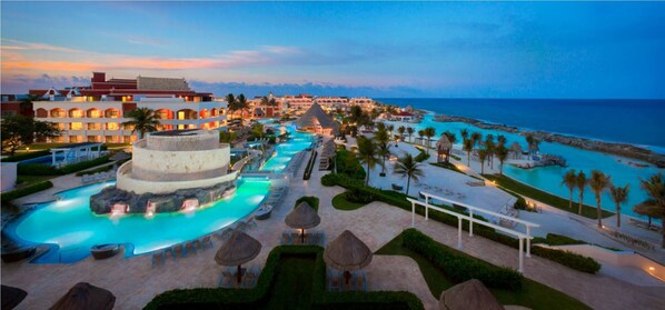 2 outdoor pools