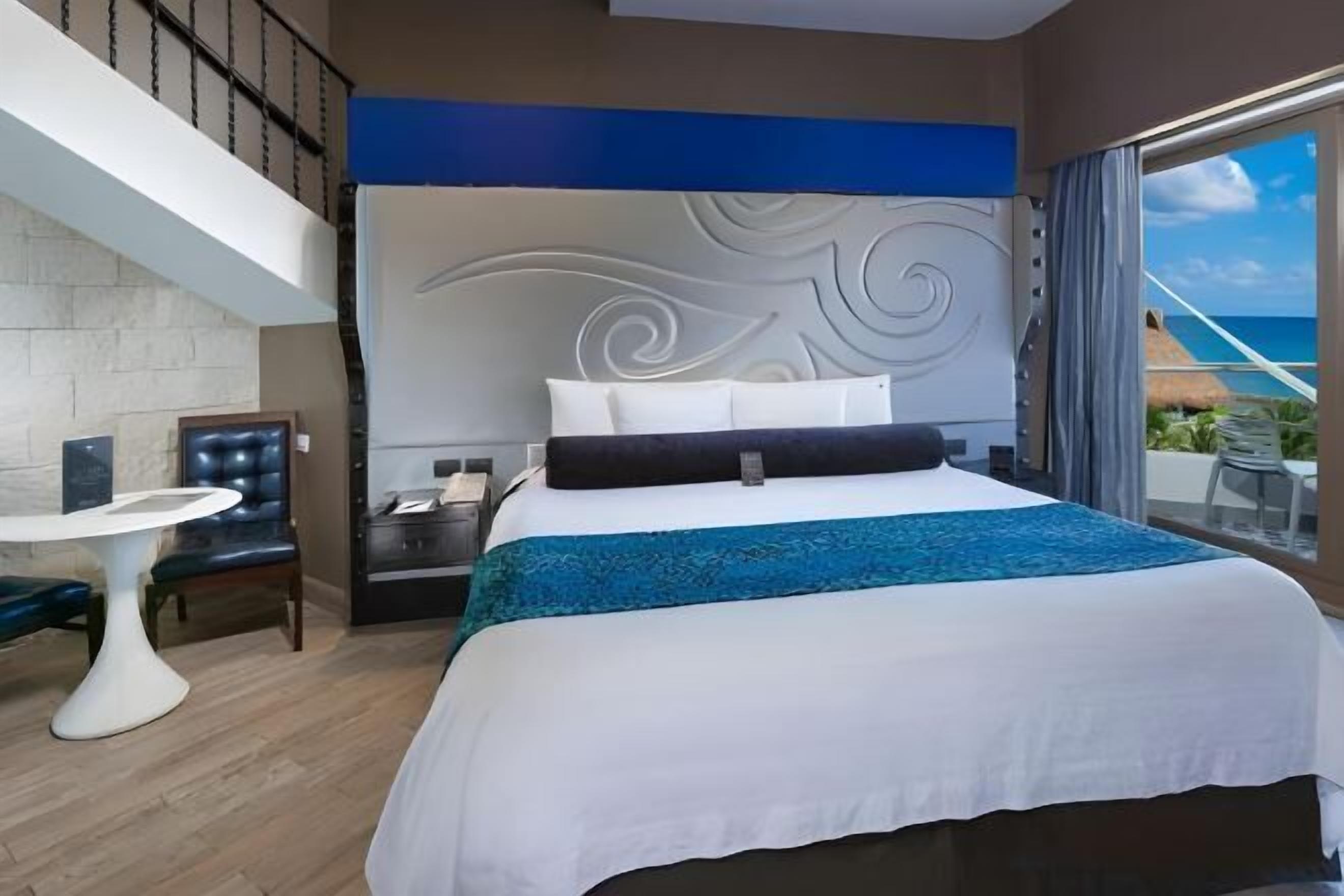 Premium bedding, in-room safe, blackout drapes, iron/ironing board