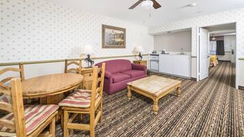 Bureau, fer et planche Ă repasser, Wi-Fi gratuit, draps fournis