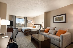 Standard Room, 1 King Bed | In-room safe, desk, blackout drapes, soundproofing