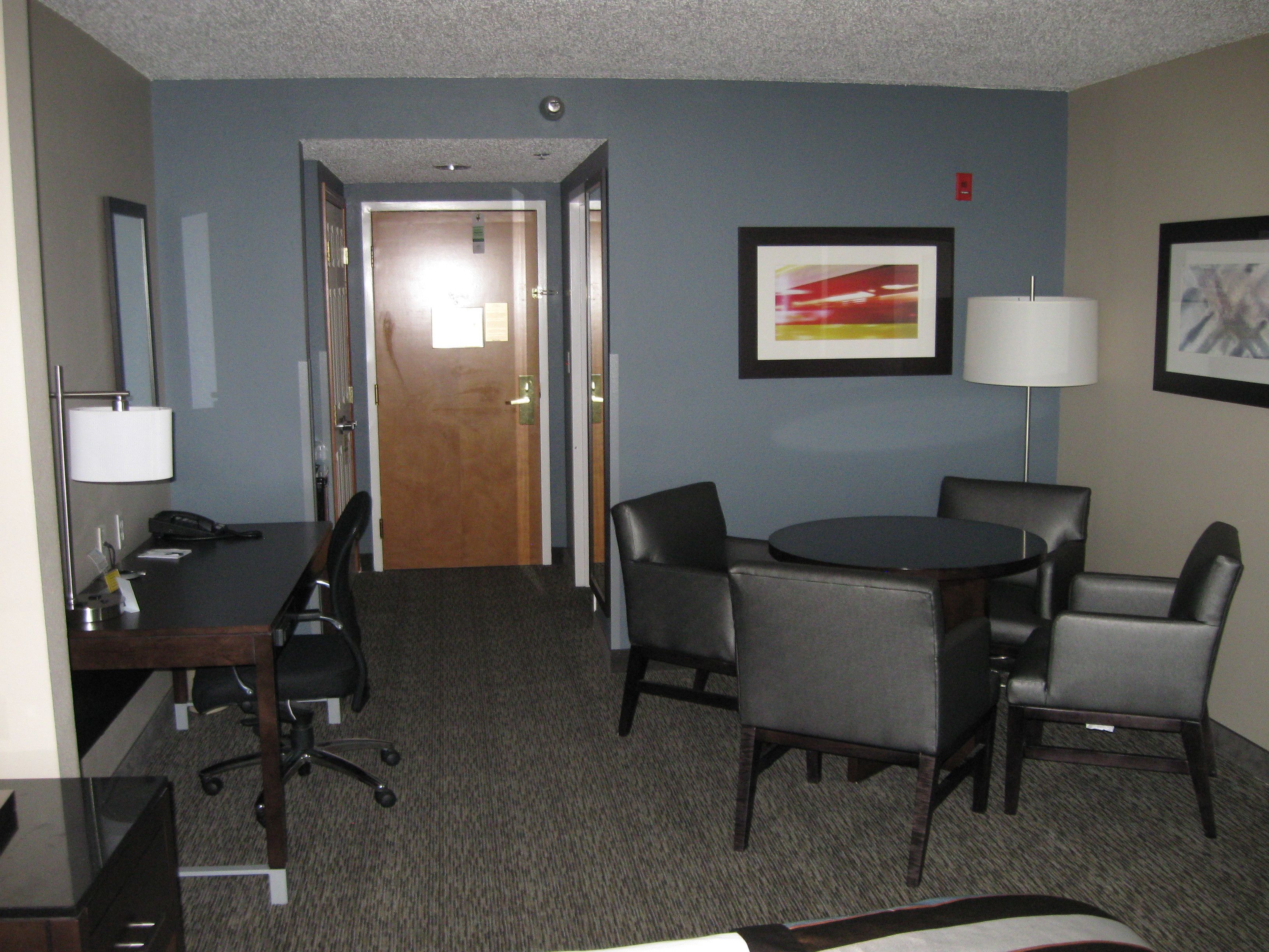 suite, 1 king bed | in-room safe, desk, blackout curtains, soundproofing