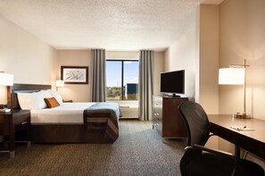 Standard Room, 1 King Bed | In-room safe, desk, blackout drapes, soundproofing - Wingate by Wyndham - Fargo (Fargo)
