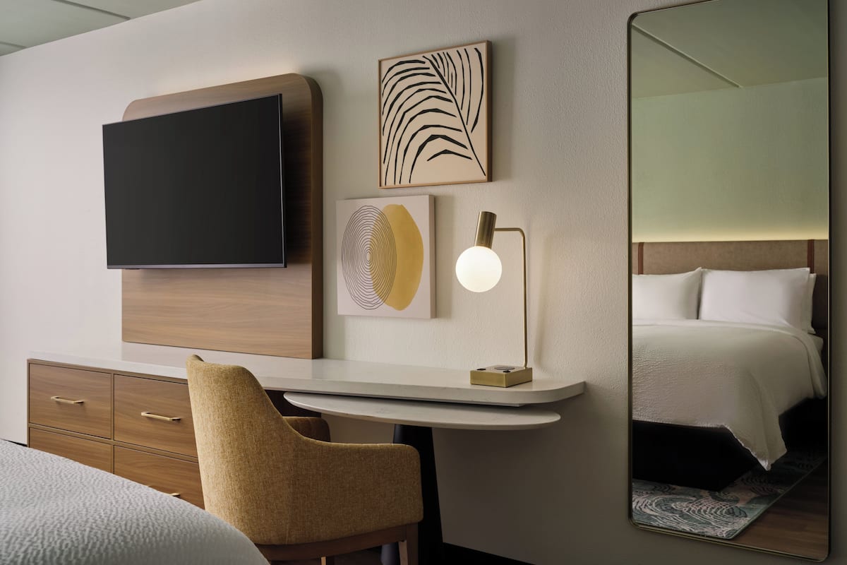 Escritorio y espacio para trabajar con laptop