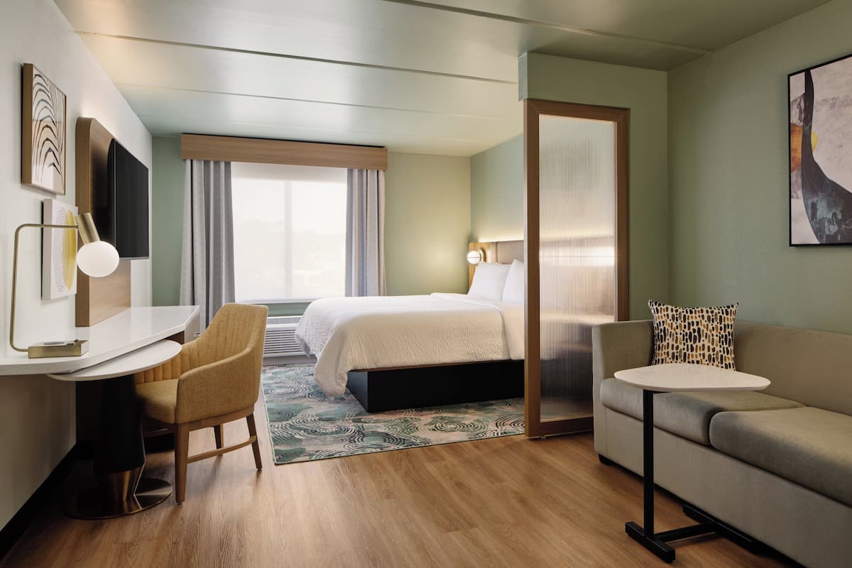 Habitación estándar, 1 cama King size | Escritorio y espacio para trabajar con laptop