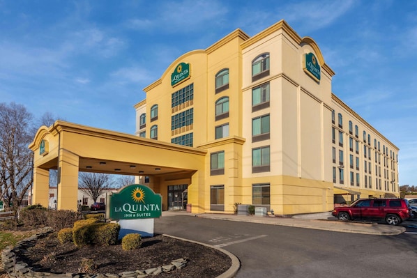 Exterior - La Quinta Inn & Suites by Wyndham Garden City (Garden City)