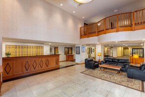 Lobby - La Quinta Inn & Suites by Wyndham Garden City (Garden City)