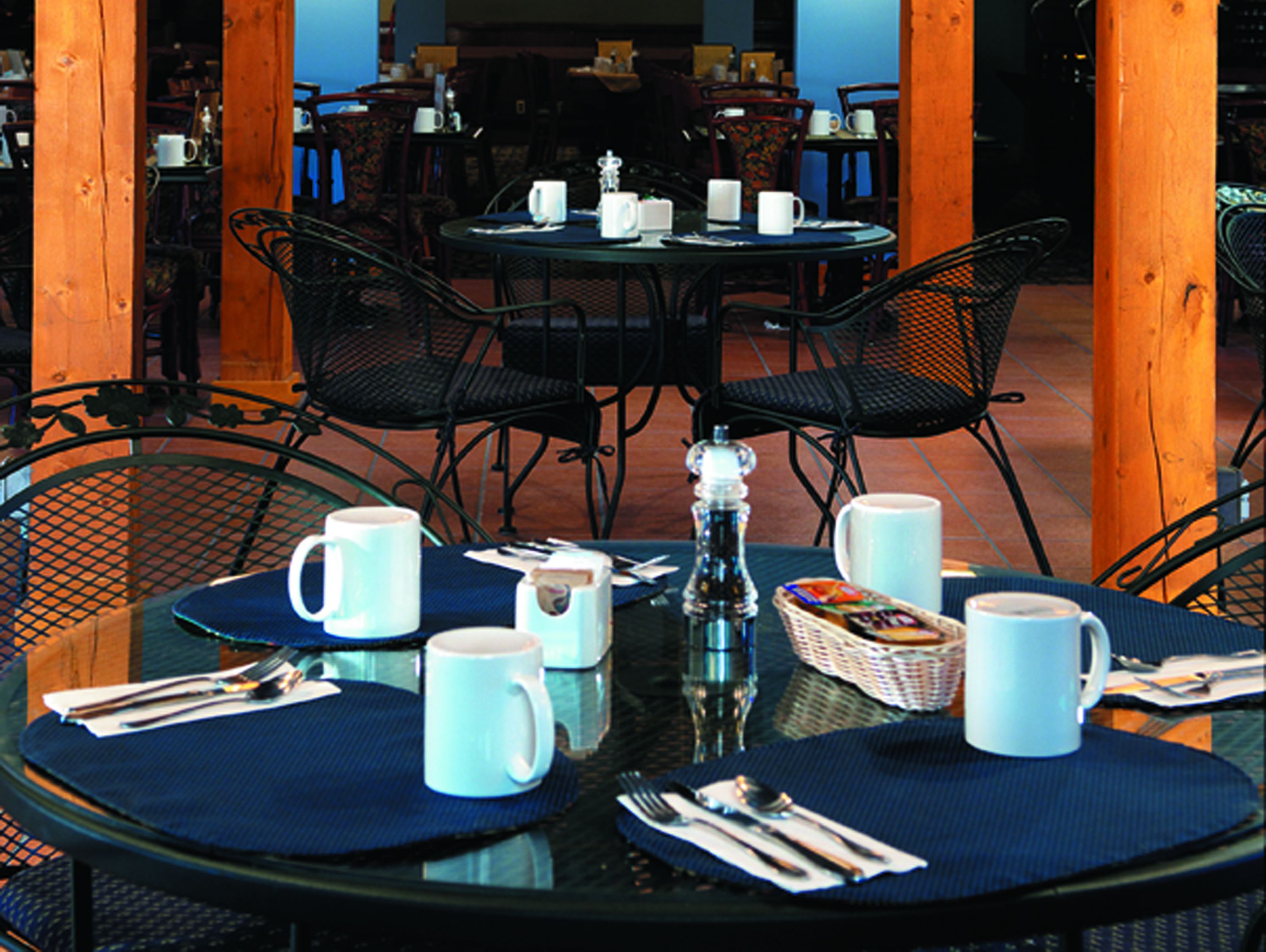 breakfast, lunch and dinner served