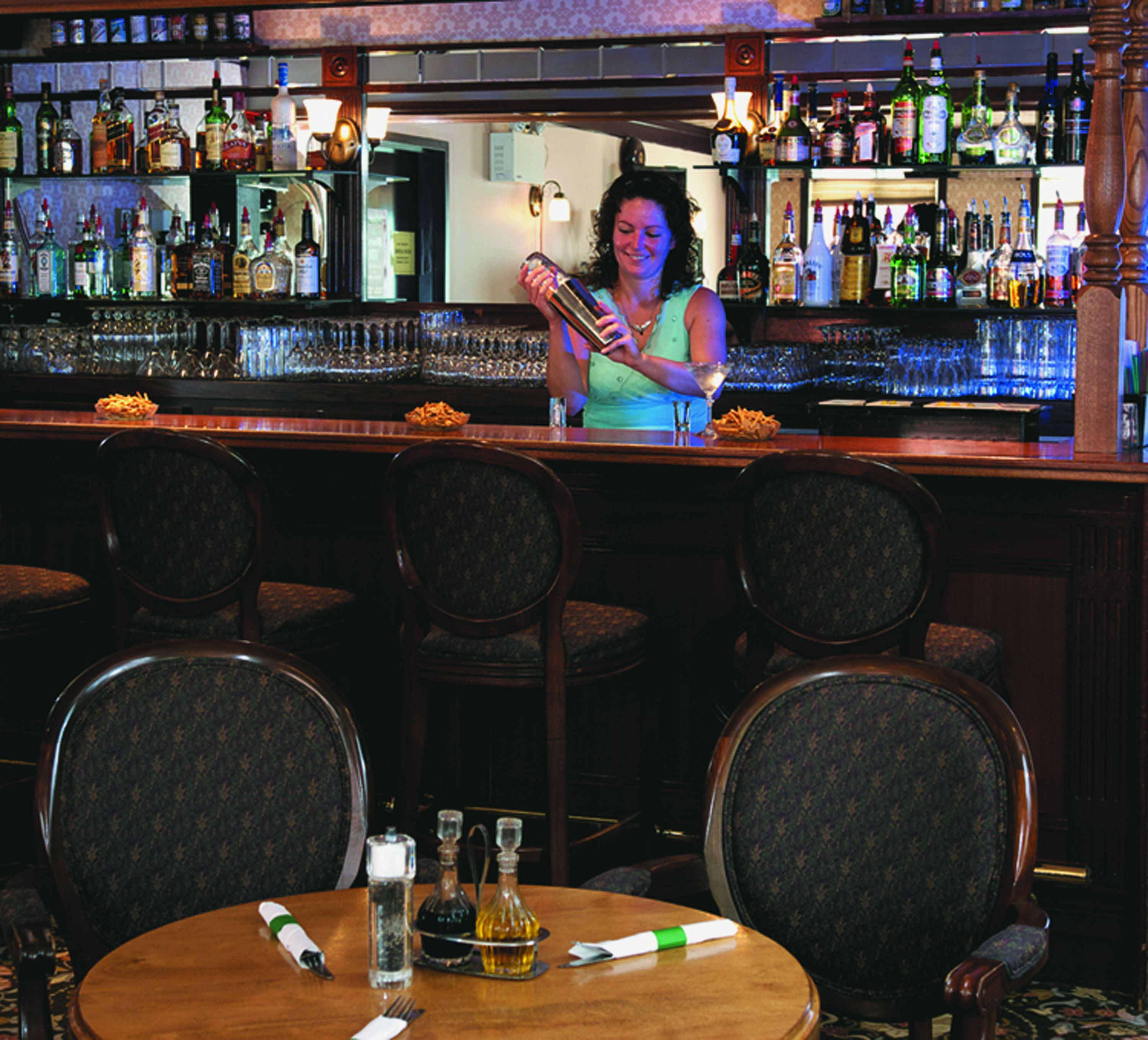 cocktail bar, garden views, open daily