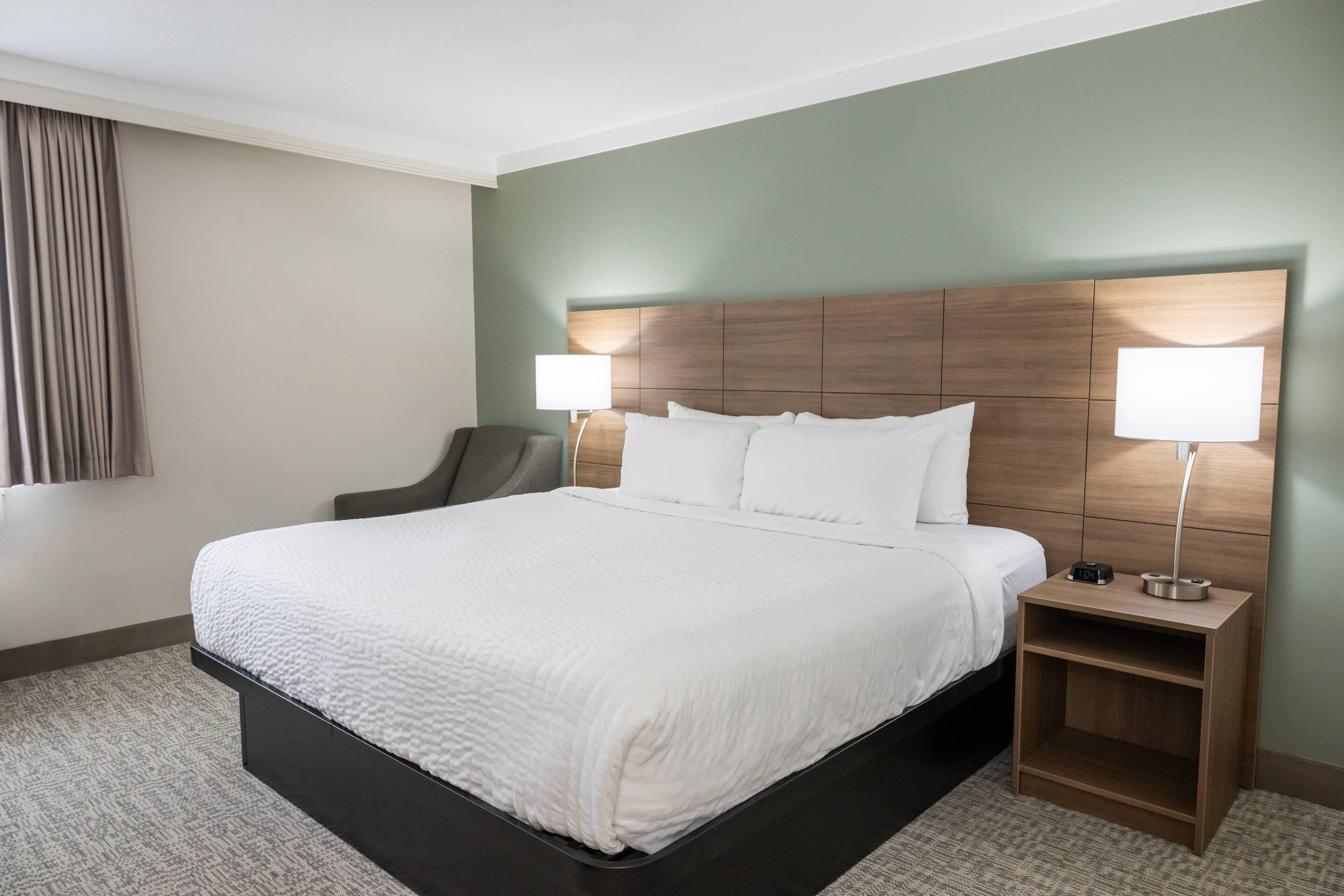 Habitación estándar, 1 cama de matrimonio grande, no fumadores | Escritorio, espacio para trabajar con un portátil, cortinas opacas