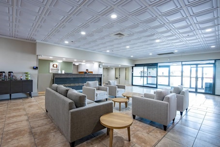 Lobby. Quality Inn & Suites