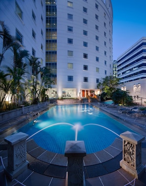 Outdoor pool, sun loungers